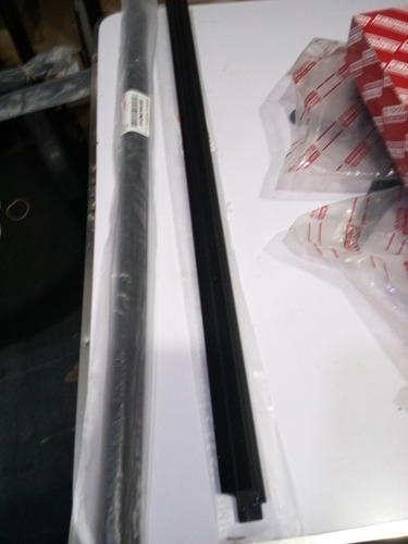 Cepillo Lamevidrios Puerta Trasera Izq Hilux Kavak 2005-2012