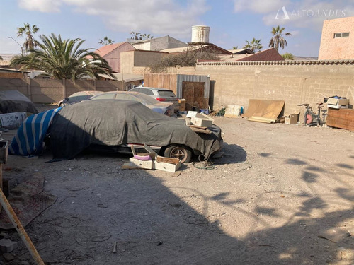 Casa En Venta De 4 Dorm. En Arica