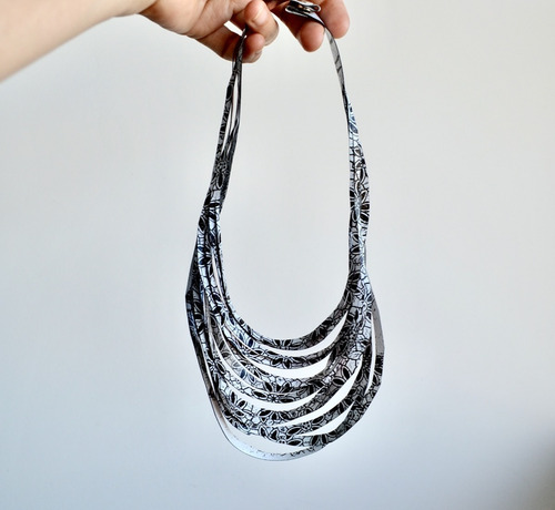 Imagen 2 de 6 de Collar Ondas Corto - Negro Y Blanco