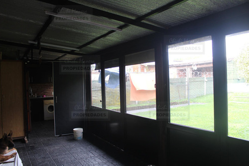 Casa De 2 Dormitorios, 2 Baños, Con Garage, Pileta De Natación Y Parrilla