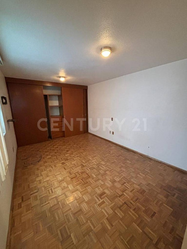 En 2do Piso, A 2 Calles De Parque San Lorenzo