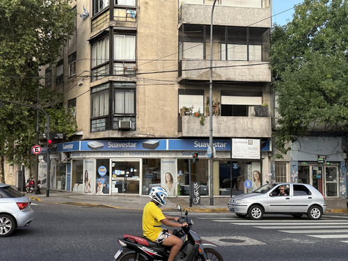 Local En Alquiler En Villa Santa Rita, Esquina Luminosa, Local Amplio.