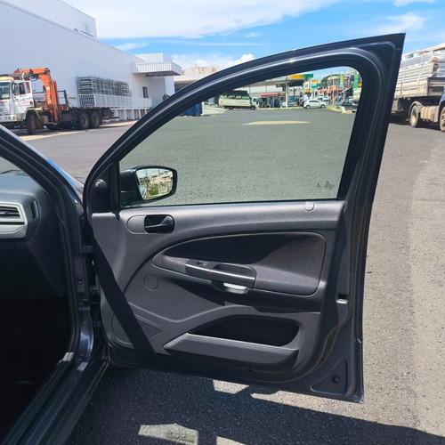 Volkswagen Voyage 1.6 MSI TOTALFLEX 4P MANUAL
