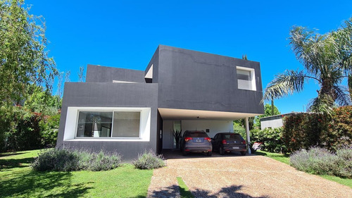Imagen 2 de 25 de Casa Con 4 Dormitorios En Miraflores Funes Hills