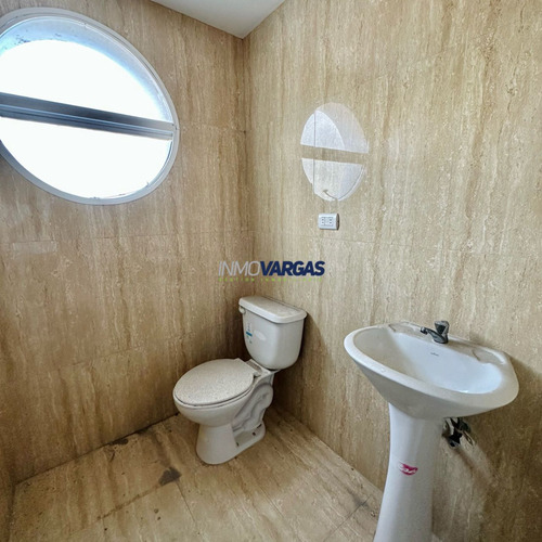 Oficina En En Obra Gris Venta Ubicada En; Maiquetia - La Guaira
