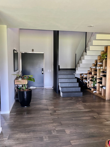 Casa Al Agua Barrio Virazón En Venta