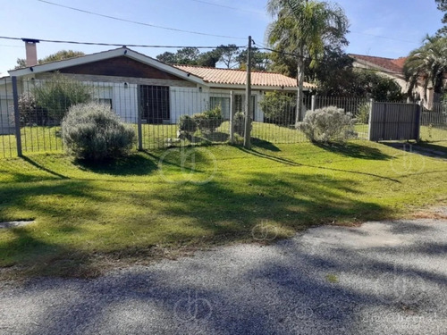 Imagen 2 de 14 de Punta Del Este, 4 Dormitorios Y Dependencias Con Piscina Climatizada. - Ref: 54061