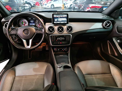 Imagem 9 de 13 de Mercedes-benz Gla 200 Vision Black Edition