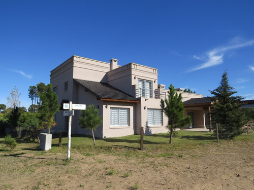 Imagen 4 de 30 de Casa-venta-pinamar-uade-calidad Edilicia-4 Dormitorios + Play-gas Natural-cloacas
