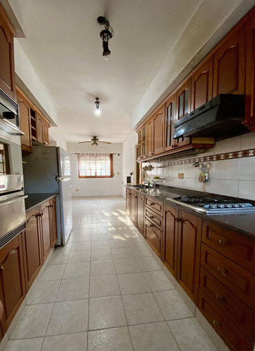 Venta De Chalet En Dos Plantas