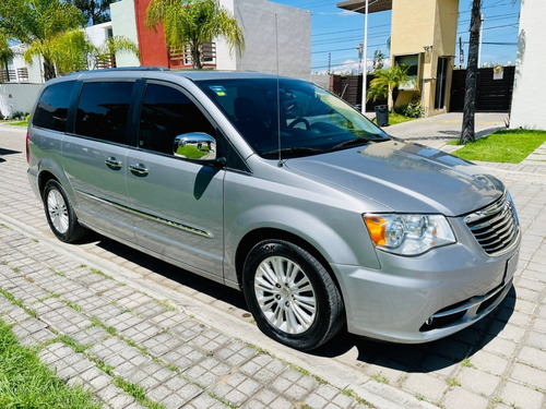 Imagen 3 de 15 de Chrysler Town & Country 2014 Limited