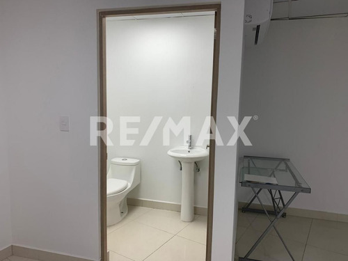 Consultorio - Comercial En Renta