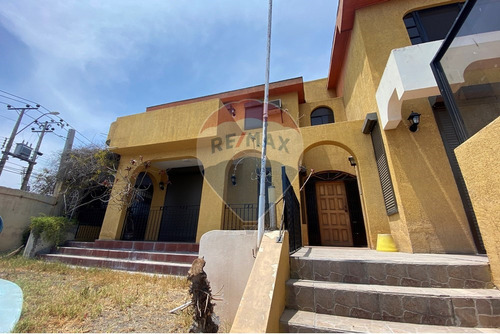 Casa En Jardines Del Sur Con Local Comercial