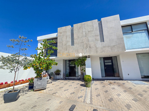 ¡tu Nuevo Comienzo! Casa En Venta, El Refugio Qro.