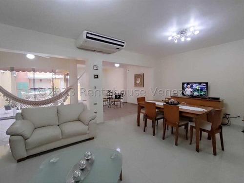 Casa En Venta Urbanizacion La Soledad Maracay Remodelada Pisos De Marmol Buena Ubicacion Zona Norte Kg:23-30429