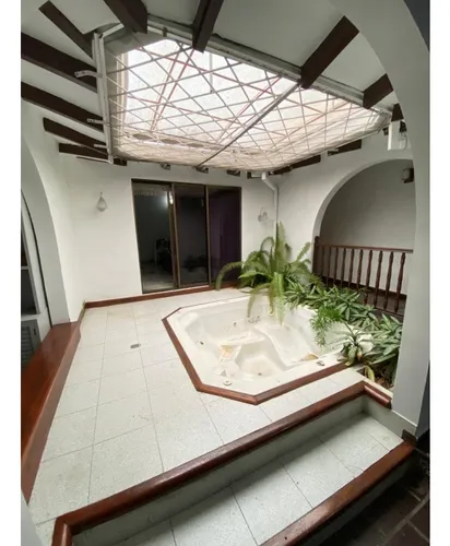 Venta Casa De 380mts2 En Ciudad Jardín, Sur De Cali 8603.