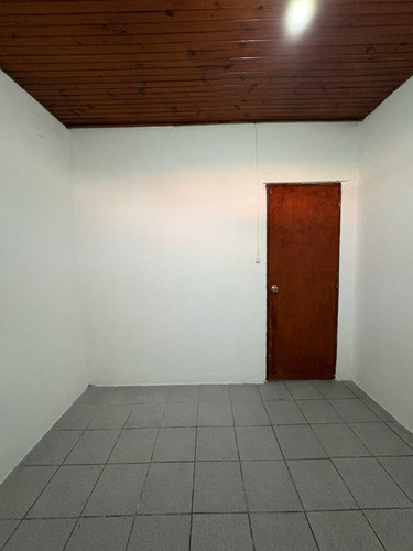 Alquiler De Casa Muy Segura A Pasos De Todos Los Servicios