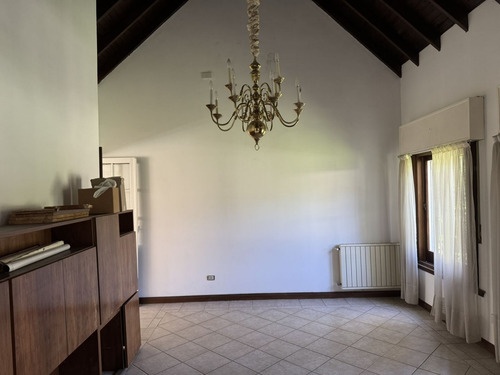 Excelente Chalet 4 Amb. Estilo Inglés En Villa Udaondo