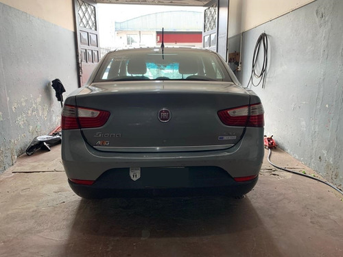 Imagen 6 de 16 de Fiat Grand Siena Essence 1.6 16v 2013 -chocado-