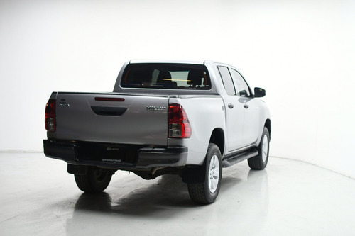 Imagen 8 de 15 de Toyota Hilux 2019 2.7 Sr Doble Cabina Mt