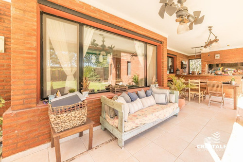 Imagen 27 de 30 de Venta Casa 3 Dormitorios En Suite, Pileta. - San Marino, Funes Hills.