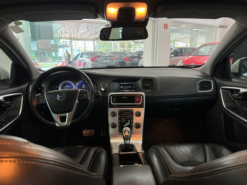 Volvo V60 2.0 T5 R DESIGN COMFORT 16V TURBO GASOLINA 4P AUTOMATIZADO