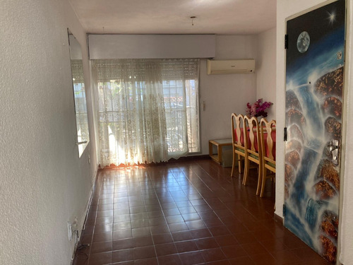 Buen Apartamento Orientado Al Norte, Al Frente, Terraza,  Jardín Enrejado, Sol