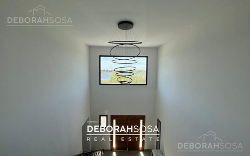Casa En Venta Cuatro Dormitorios Seis Ambiente A La Laguna Pileta El Naudir Escobar
