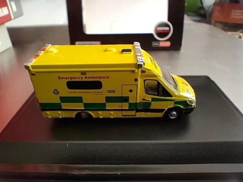 Imagen 2 de 7 de Ambulancia Oxford, Escala N, En Miniatura Mercedes Benz