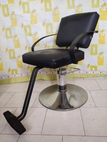 Imagen 2 de 2 de Silla De Barberia De Base Hidraulica Y Giratoria
