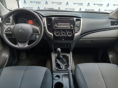 Imagen 11 de 12 de Mitsubishi L200 2018 2.4 Cabina Doble 4x2 Mt