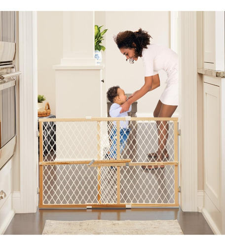 Puerta De Seguridad North States Toddleroo Madera Ajustable Color Marrón