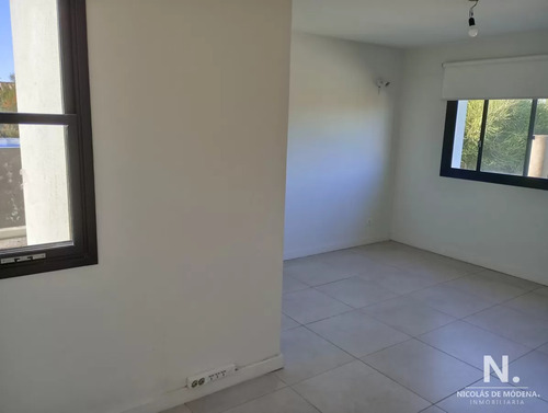 Casa De 4 Dormitorios En Lomas De La Tahona
