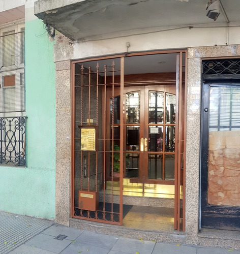 Imagen 2 de 30 de Piedras Al 1300 Y Av. Juan De Garay, San Telmo. Segundo Piso Por Escalera. 2 Ambientes. Superficie Total 80 M2. Super. Cubierta 42 M2. Terraza Anexable De 38 M2. Dormitorio Grande. Conexión Lavarropas