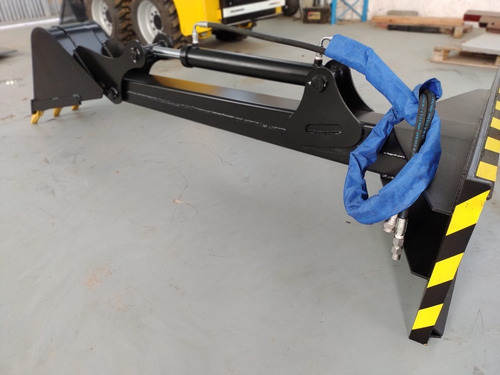 Imagen 8 de 19 de Brazo Retro Fijo Hidrobull - Accesorio Minicargadora Bobcat
