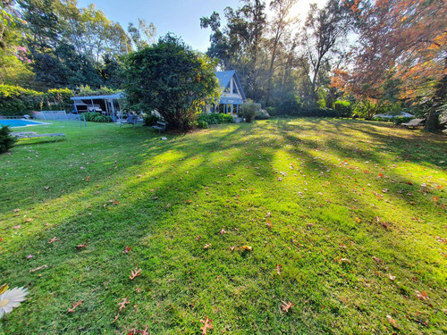 Lote En Martindale C.c. 1900m2 Con Pileta, Casa A Demoler