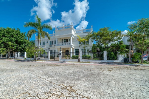 Residencial En Venta En Lagos Del Sol ( Estilo Neoclasica)