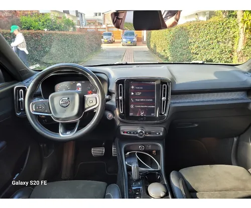 Volvo XC40 2.0 T4 R-DESIGN