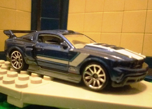 Priviet Ford Mustang Custom 2012 Azul Hot Wheels Hw
