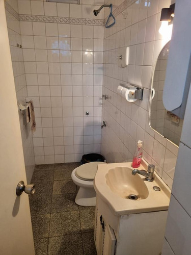 Imagen 9 de 20 de Local -av Garibaldi Casi Bv Artigas , Local 4 Apartamentos !!