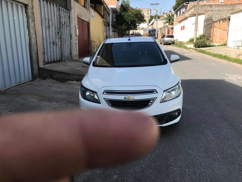 Imagem 7 de 12 de Chevrolet Onix 2014 1.4 Lt 5p