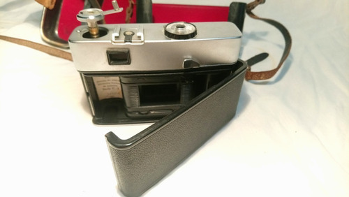 Imagen 7 de 9 de Cámara Fotográfica Dacora. Funda Rígida Y Correa De Cuero.