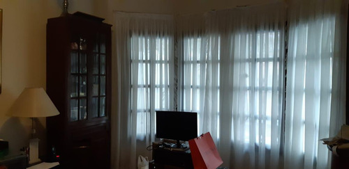 Casa En Venta De 4 Dormitorios En Barrio San Salvador. Excelente Construcción.