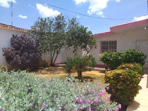 Imagen 2 de 5 de Casa En Venta Ubicada En Los Caciques. Punto Fijo