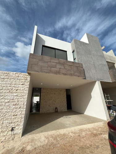 Villa Con Alberca, En Privada Residencial En Venta En Temozón Norte, Mérida