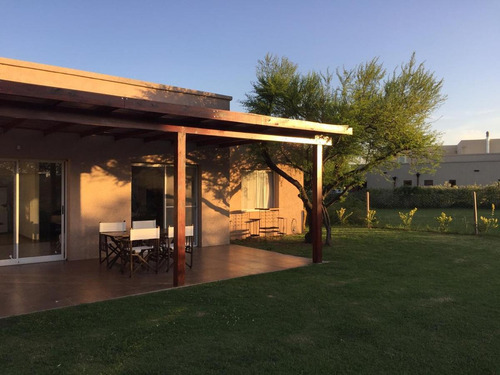 Imagen 9 de 23 de Casa En Venta En Barrio Pilar Del Este , San Alfonso