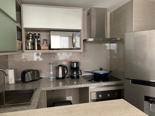 Imagen 5 de 14 de Apartamento En Venta En Punta Del Este, A 2 Cuadras De La Playa, Muy Luminoso