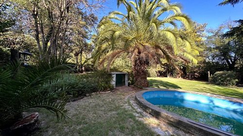 Casa En Venta - 3 Dormitorios 1 Baño - Cochera - 1.417mts2 - Parque Leloir, Ituizangó