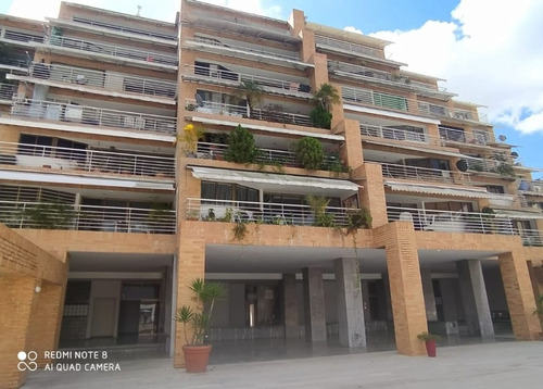 Se Vende Actualizado Y Confortable Apartamento En Urbanización Los Samanes. Chs