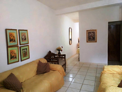 Venta De Casa Urb. Bella Florida, Los Caobos